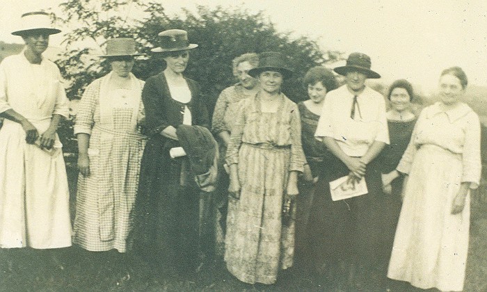 Washington Co., Virginia Ladies
photo courtesy Historical Society of Washington Co., VA